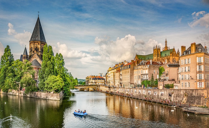 Ville de Metz - Temple neuf et rivage de la moselle